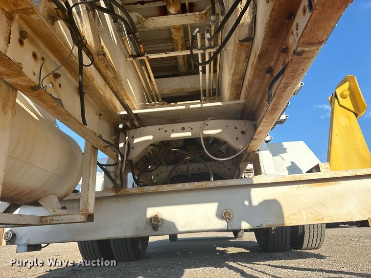 image for item EG6066 1997 Ford F700 scissor lift truck