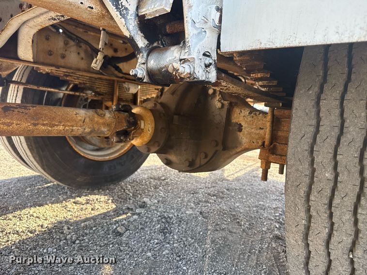 image for item EG6066 1997 Ford F700 scissor lift truck