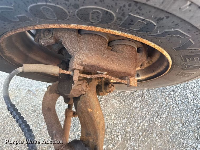 image for item EG6066 1997 Ford F700 scissor lift truck