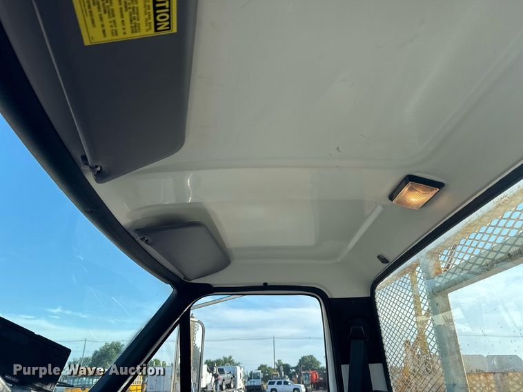 image for item EG6066 1997 Ford F700 scissor lift truck