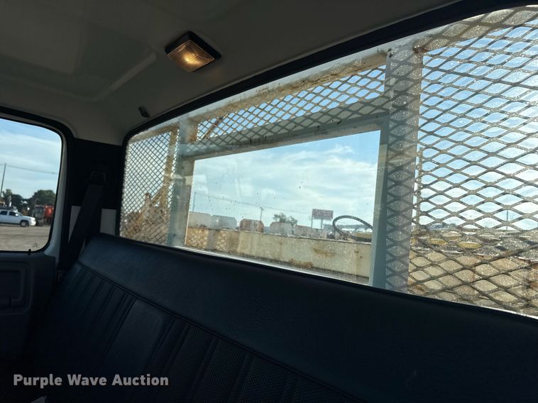 image for item EG6066 1997 Ford F700 scissor lift truck