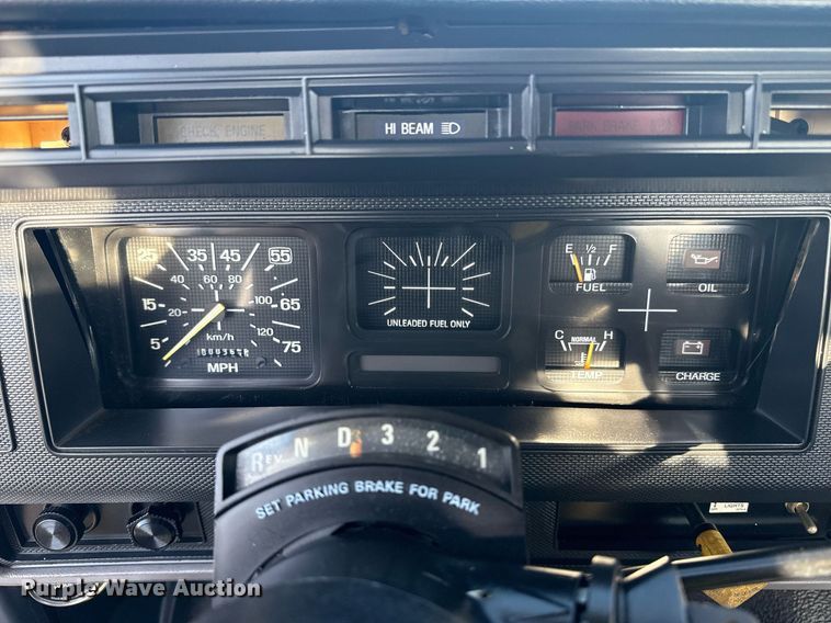 image for item EG6066 1997 Ford F700 scissor lift truck