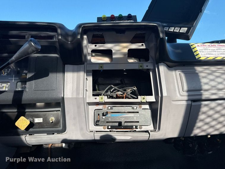 image for item EG6066 1997 Ford F700 scissor lift truck