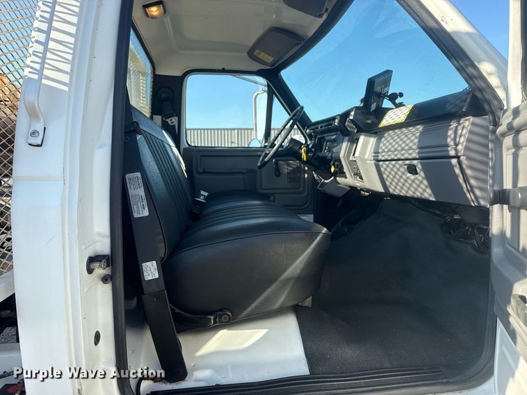 image for item EG6066 1997 Ford F700 scissor lift truck