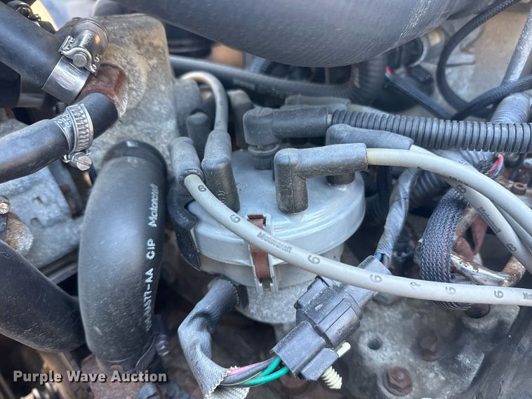 image for item EG6066 1997 Ford F700 scissor lift truck