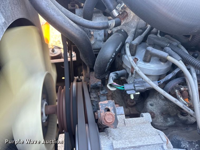 image for item EG6066 1997 Ford F700 scissor lift truck