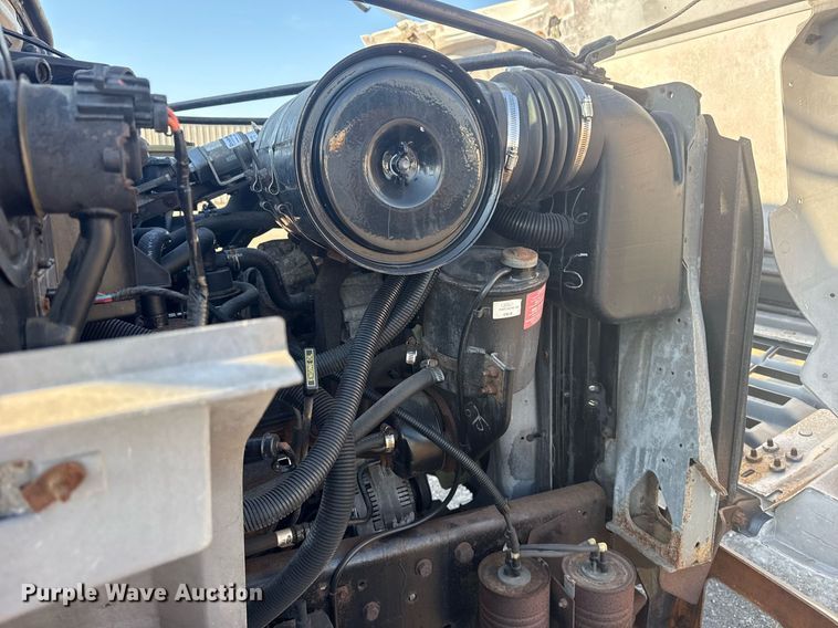 image for item EG6066 1997 Ford F700 scissor lift truck