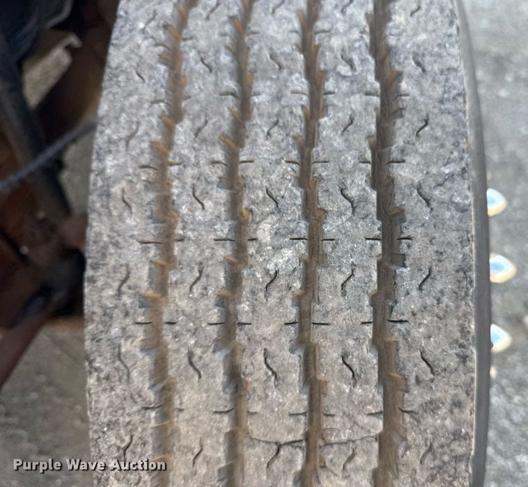 image for item EG6066 1997 Ford F700 scissor lift truck