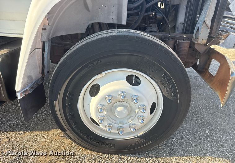 image for item EG6066 1997 Ford F700 scissor lift truck