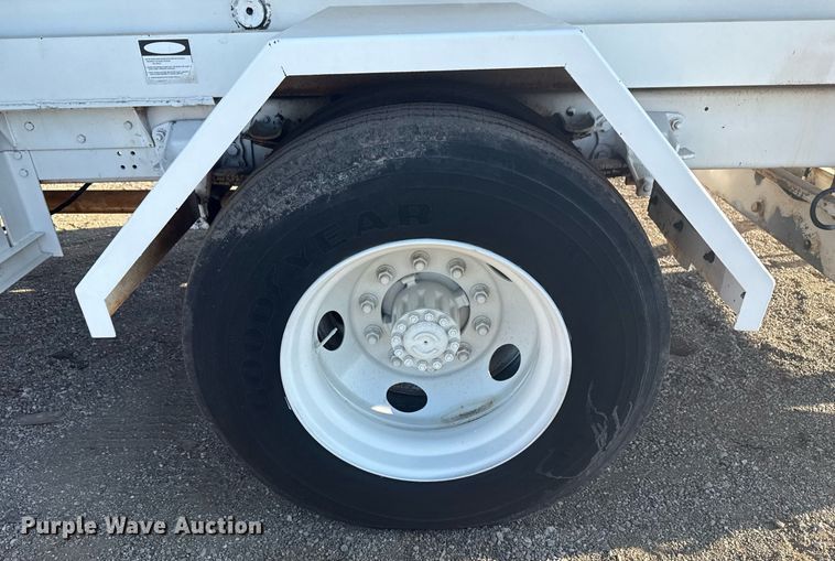 image for item EG6066 1997 Ford F700 scissor lift truck