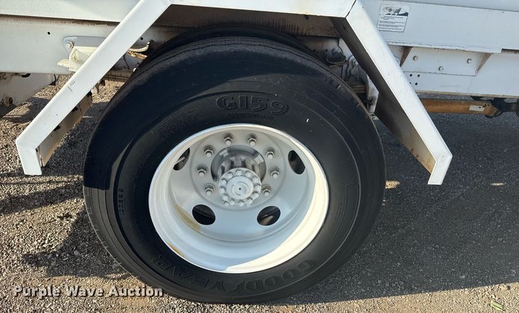 image for item EG6066 1997 Ford F700 scissor lift truck