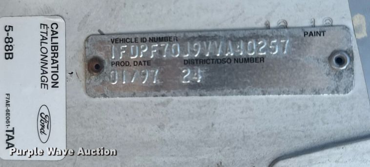 image for item EG6066 1997 Ford F700 scissor lift truck