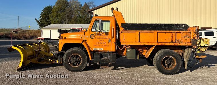 image for item EJ7705 1984 International 1954 dump truck
