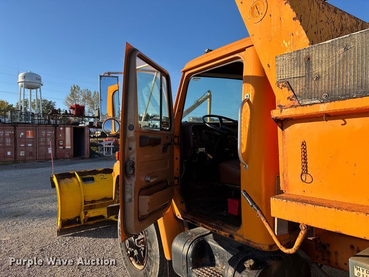 image for item EJ7705 1984 International 1954 dump truck