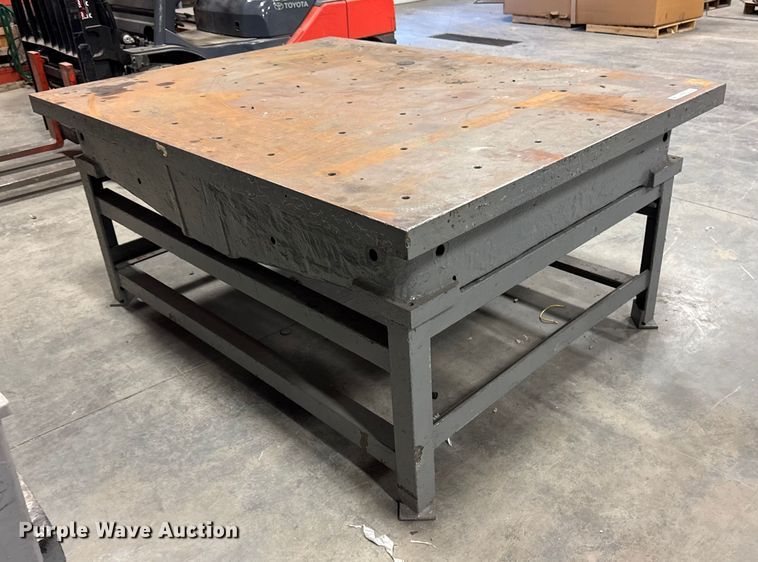 image for item EM2487 Steel table