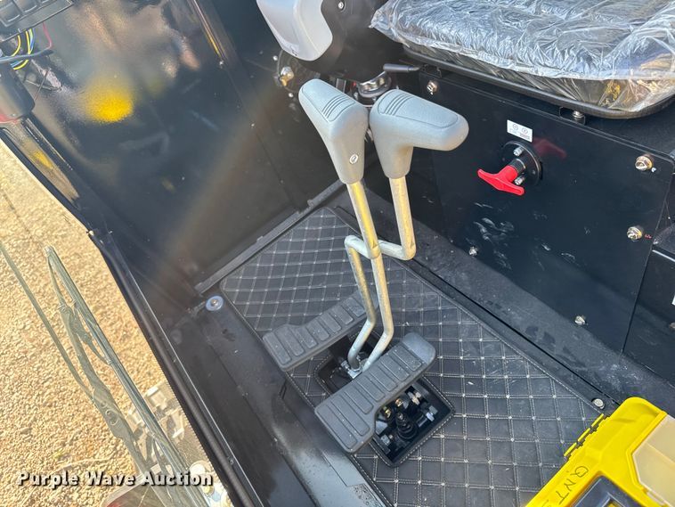 image for item EM2493 2025 AGT QNT50R mini excavator