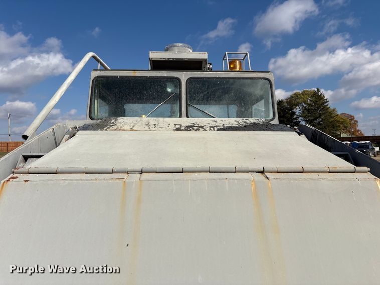 image for item EM6152 Elgin Pelican street sweeper