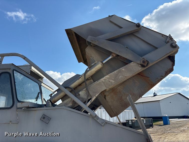 image for item EM6152 Elgin Pelican street sweeper