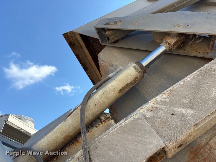 image for item EM6152 Elgin Pelican street sweeper