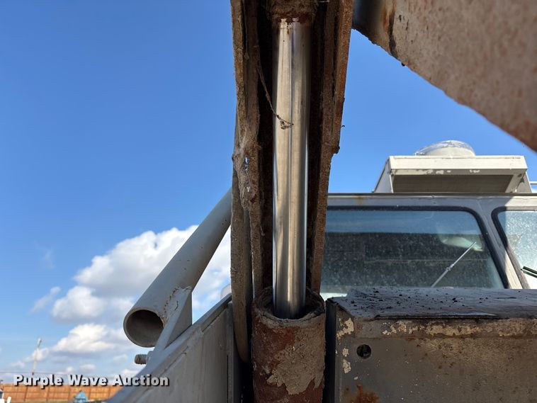 image for item EM6152 Elgin Pelican street sweeper