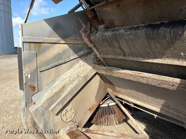 image for item EM6152 Elgin Pelican street sweeper