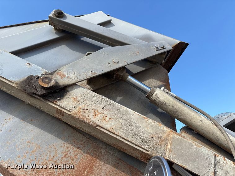 image for item EM6152 Elgin Pelican street sweeper