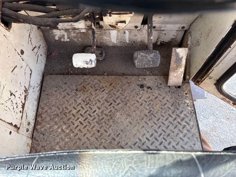 image for item EM6152 Elgin Pelican street sweeper