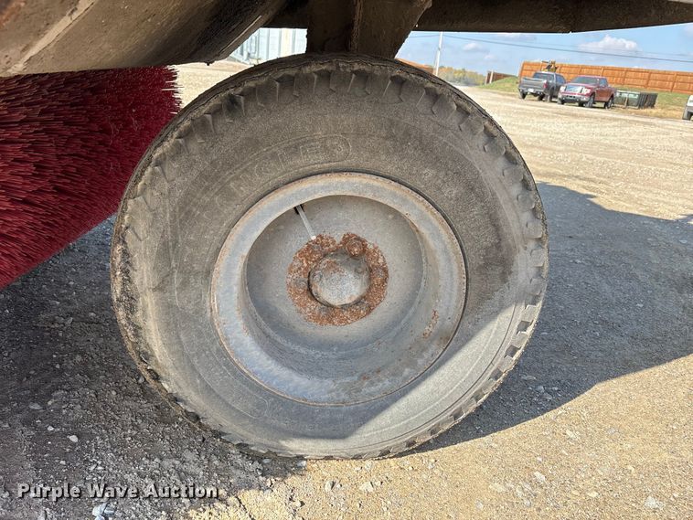 image for item EM6152 Elgin Pelican street sweeper