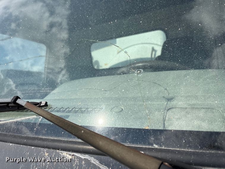 image for item EM6154 2000 Isuzu NQR vacuum truck