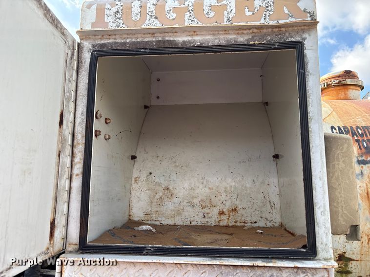 image for item EM6154 2000 Isuzu NQR vacuum truck