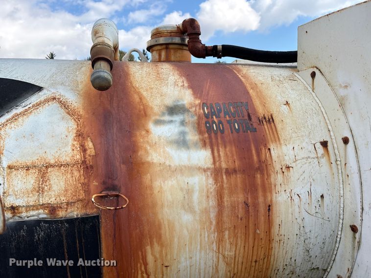 image for item EM6154 2000 Isuzu NQR vacuum truck