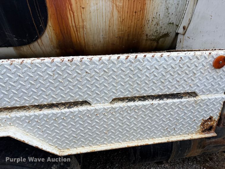 image for item EM6154 2000 Isuzu NQR vacuum truck