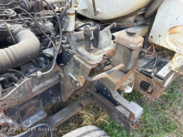 image for item EM6154 2000 Isuzu NQR vacuum truck