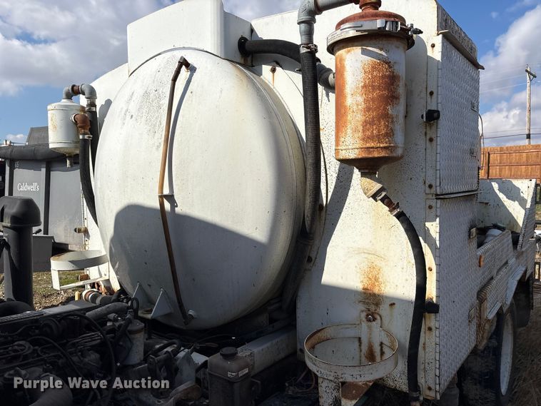 image for item EM6154 2000 Isuzu NQR vacuum truck