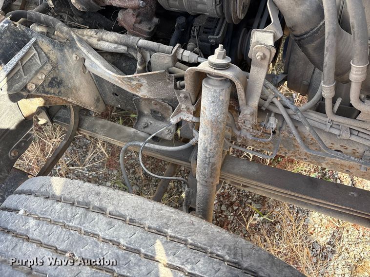 image for item EM6154 2000 Isuzu NQR vacuum truck