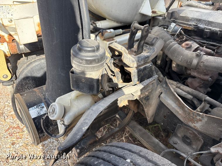 image for item EM6154 2000 Isuzu NQR vacuum truck