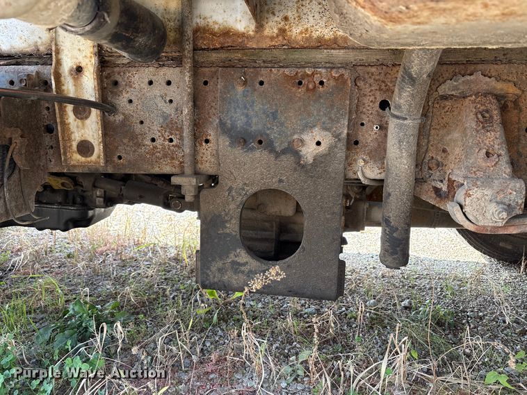 image for item EM6154 2000 Isuzu NQR vacuum truck