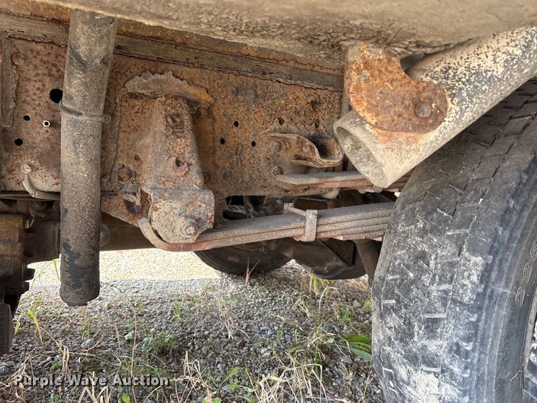 image for item EM6154 2000 Isuzu NQR vacuum truck