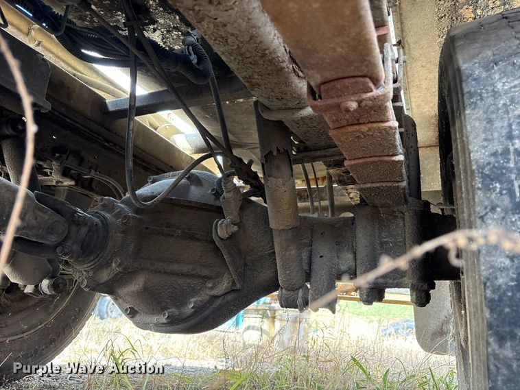 image for item EM6154 2000 Isuzu NQR vacuum truck