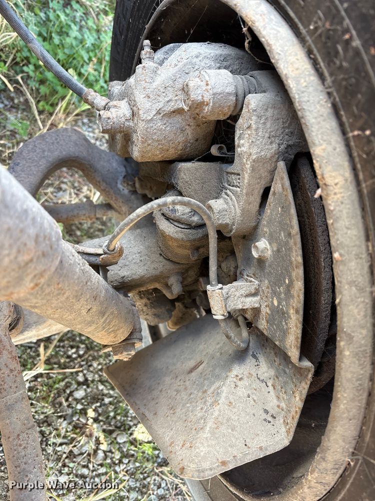 image for item EM6154 2000 Isuzu NQR vacuum truck