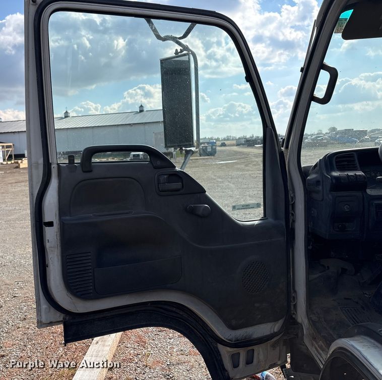 image for item EM6154 2000 Isuzu NQR vacuum truck