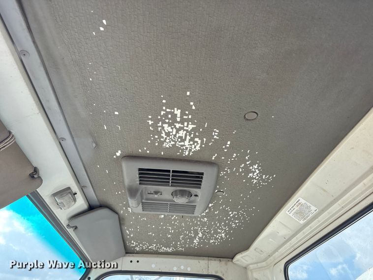 image for item EM6154 2000 Isuzu NQR vacuum truck