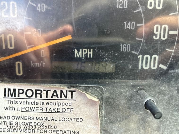 image for item EM6154 2000 Isuzu NQR vacuum truck