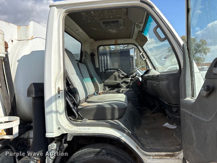 image for item EM6154 2000 Isuzu NQR vacuum truck