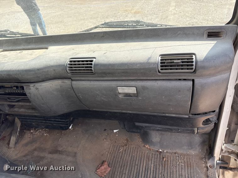 image for item EM6154 2000 Isuzu NQR vacuum truck