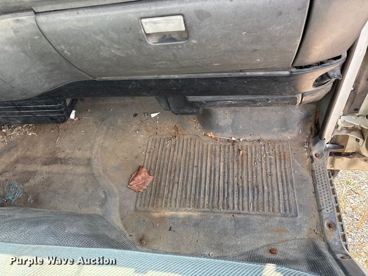 image for item EM6154 2000 Isuzu NQR vacuum truck