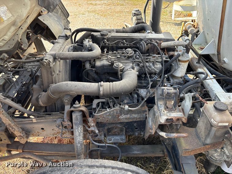 image for item EM6154 2000 Isuzu NQR vacuum truck