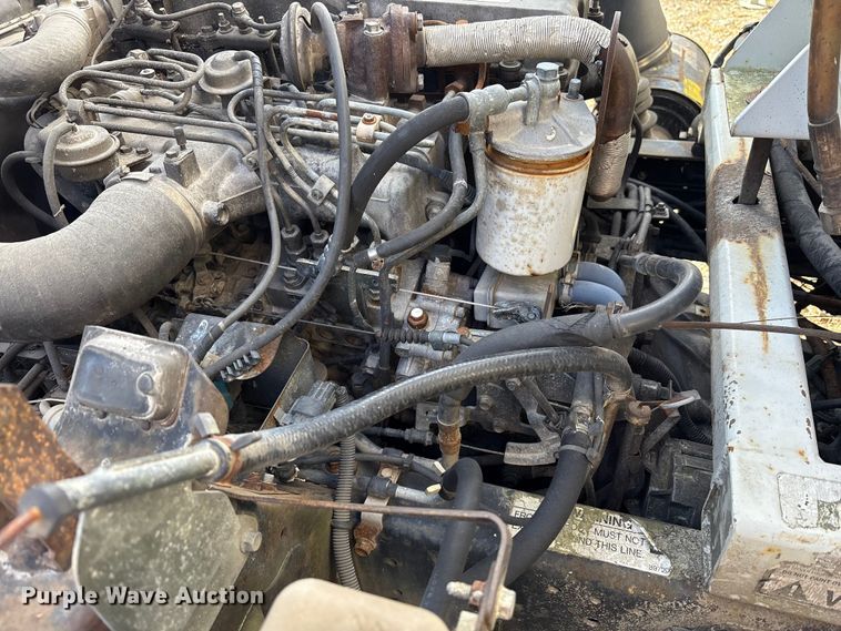 image for item EM6154 2000 Isuzu NQR vacuum truck