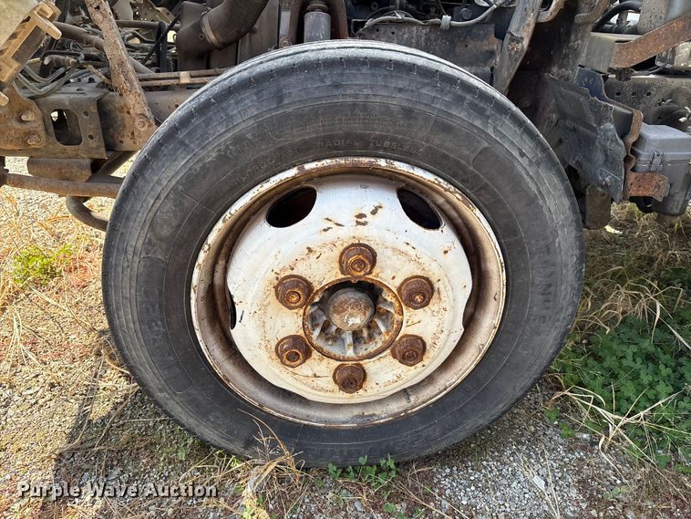 image for item EM6154 2000 Isuzu NQR vacuum truck