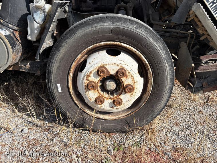 image for item EM6154 2000 Isuzu NQR vacuum truck